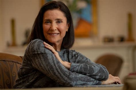 This is my face: Mimi Rogers on aging naturally, without。